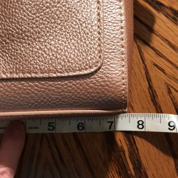 Just Fab NWOT Metallic crossbody Never Worn - Picture 2 of 6